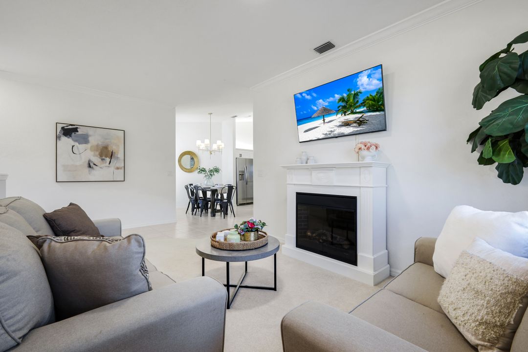 2390 Piccadilly Circus #202, Naples, FL 34112