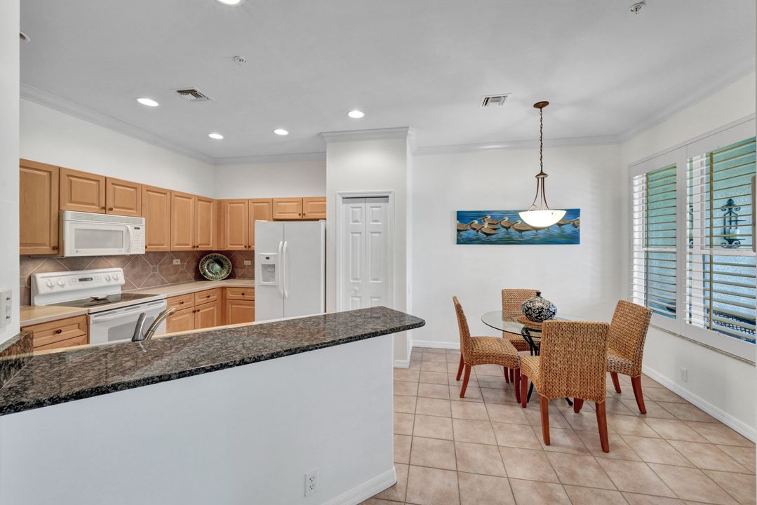 8275 Danbury Blvd #203, Naples, FL 34120