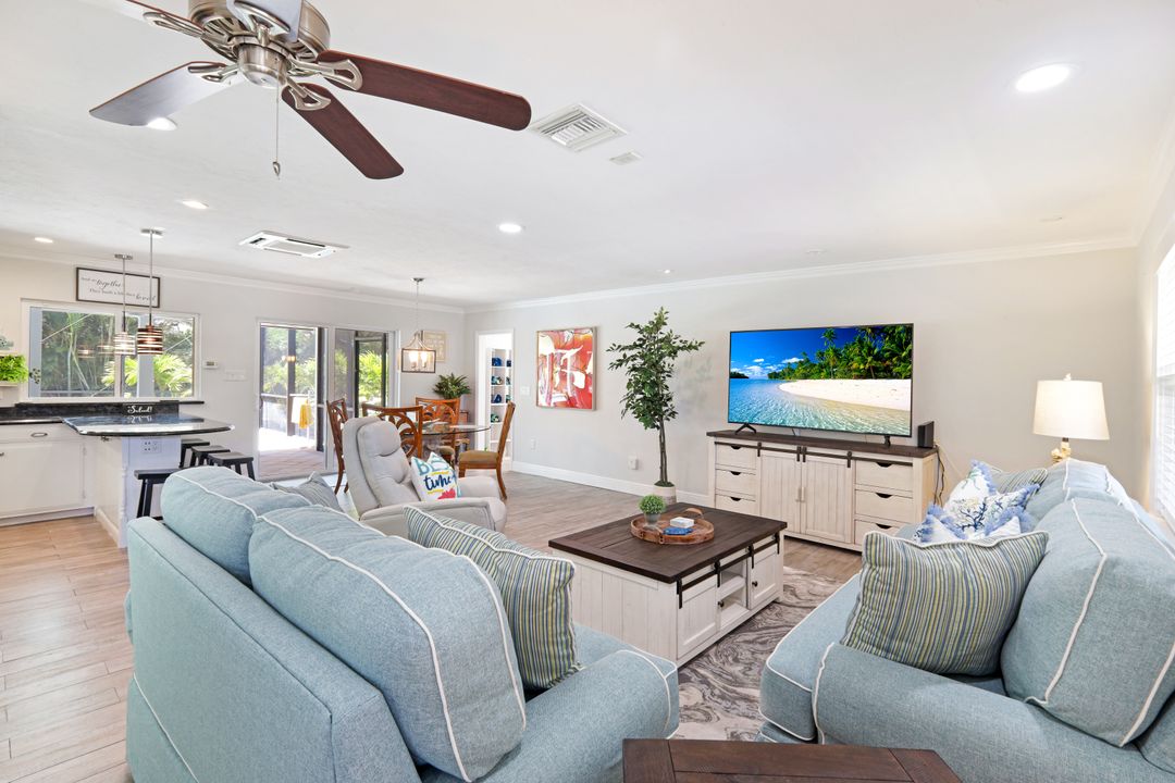 832 97th Ave N, Naples, FL 34108