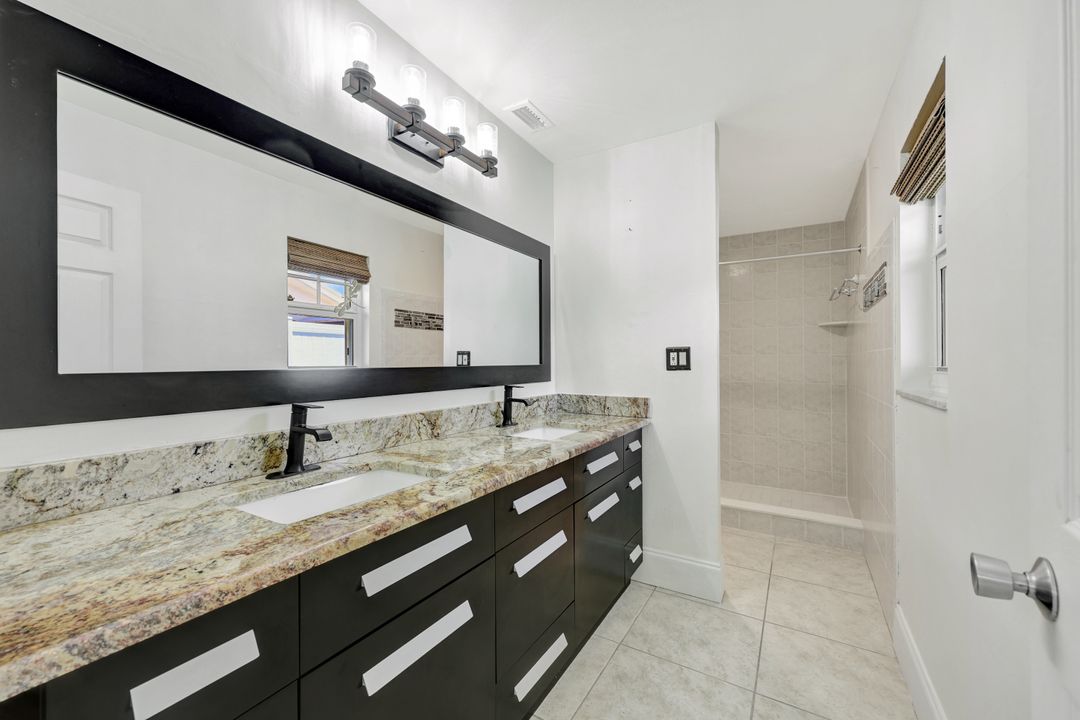 124 Flame Vine Dr, Naples, FL 34110