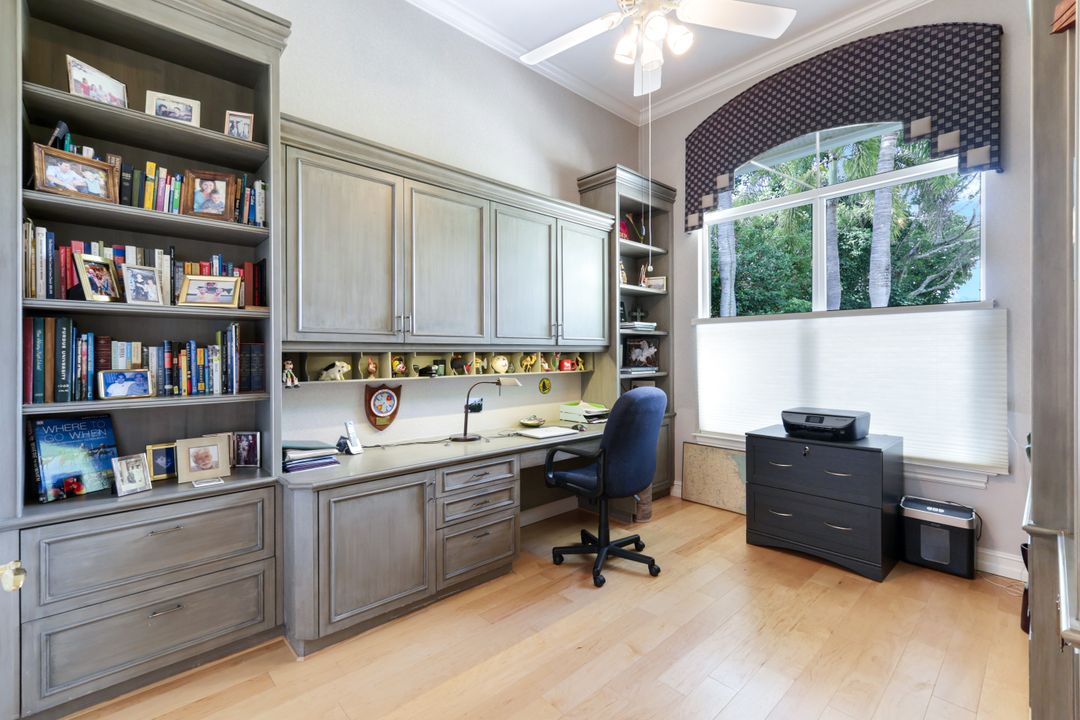 602 Springline Dr, Naples, FL 34102