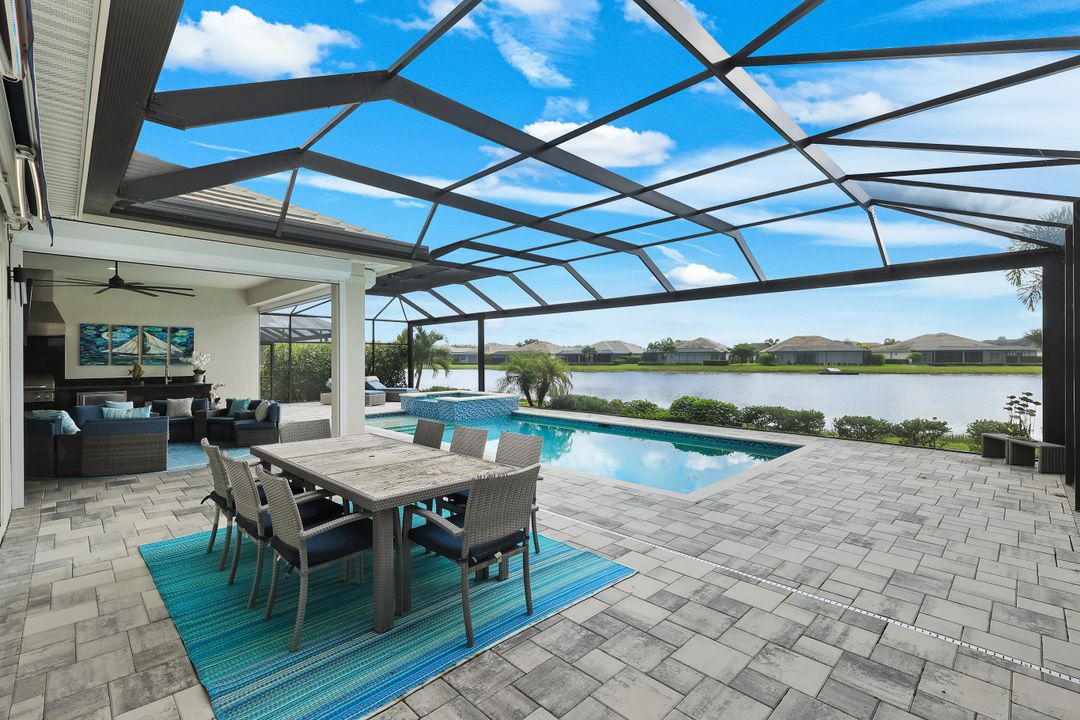 14386 Laguna Spgs Ln, Naples, FL 34114