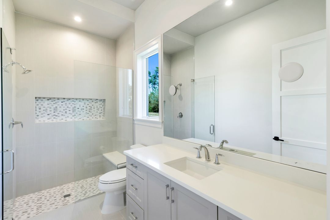 16716 Enclave Cir, Naples, FL 34110