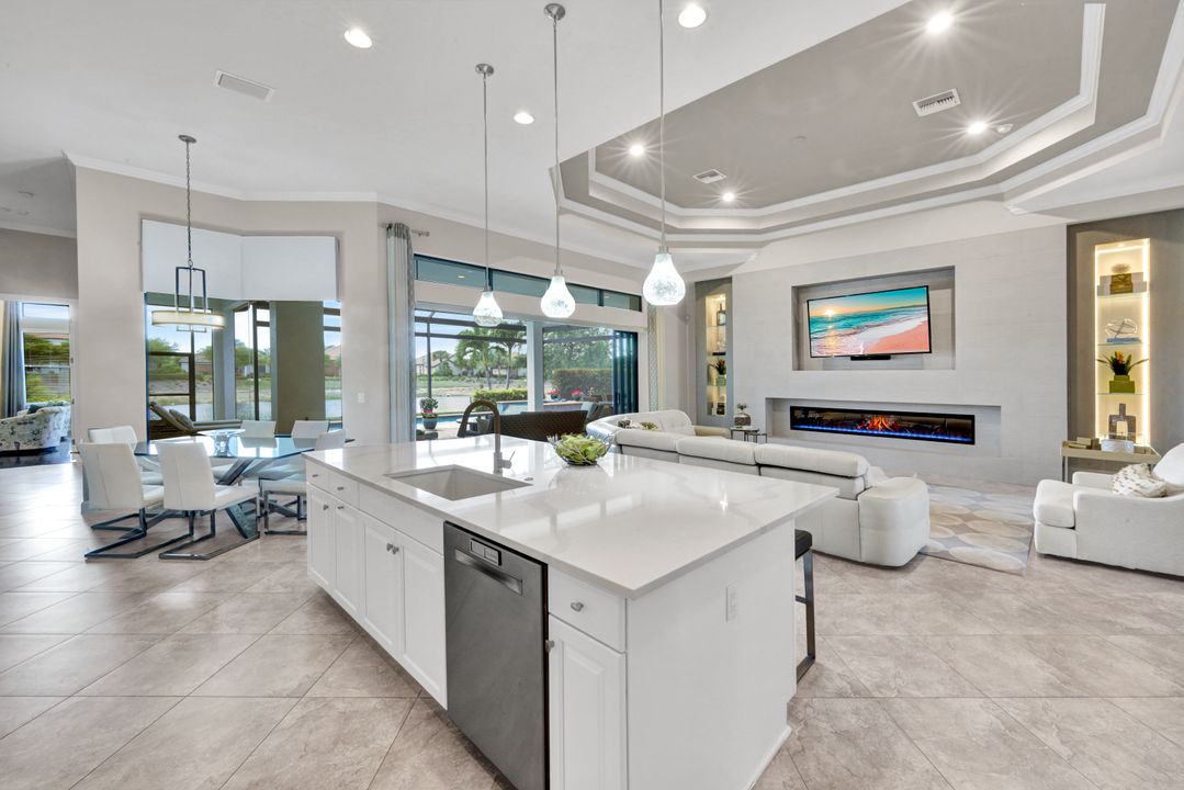 8675 Amour Ct, Naples, FL 34119