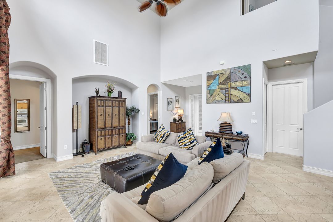 6172 Dogleg Dr, Naples, FL 34113