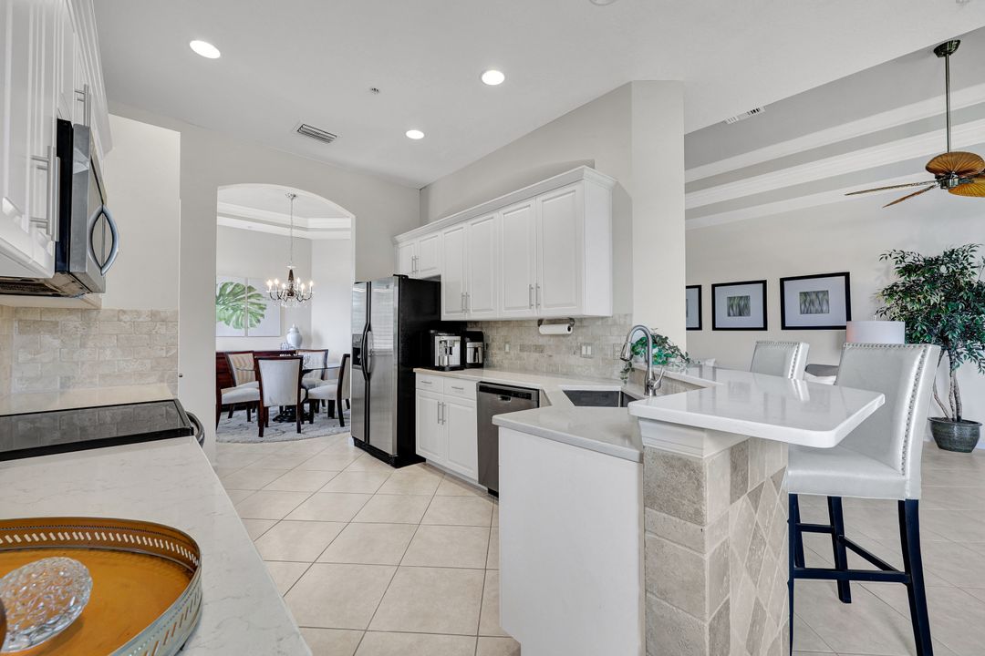 8723 Coastline Ct #202, Naples, FL 34120