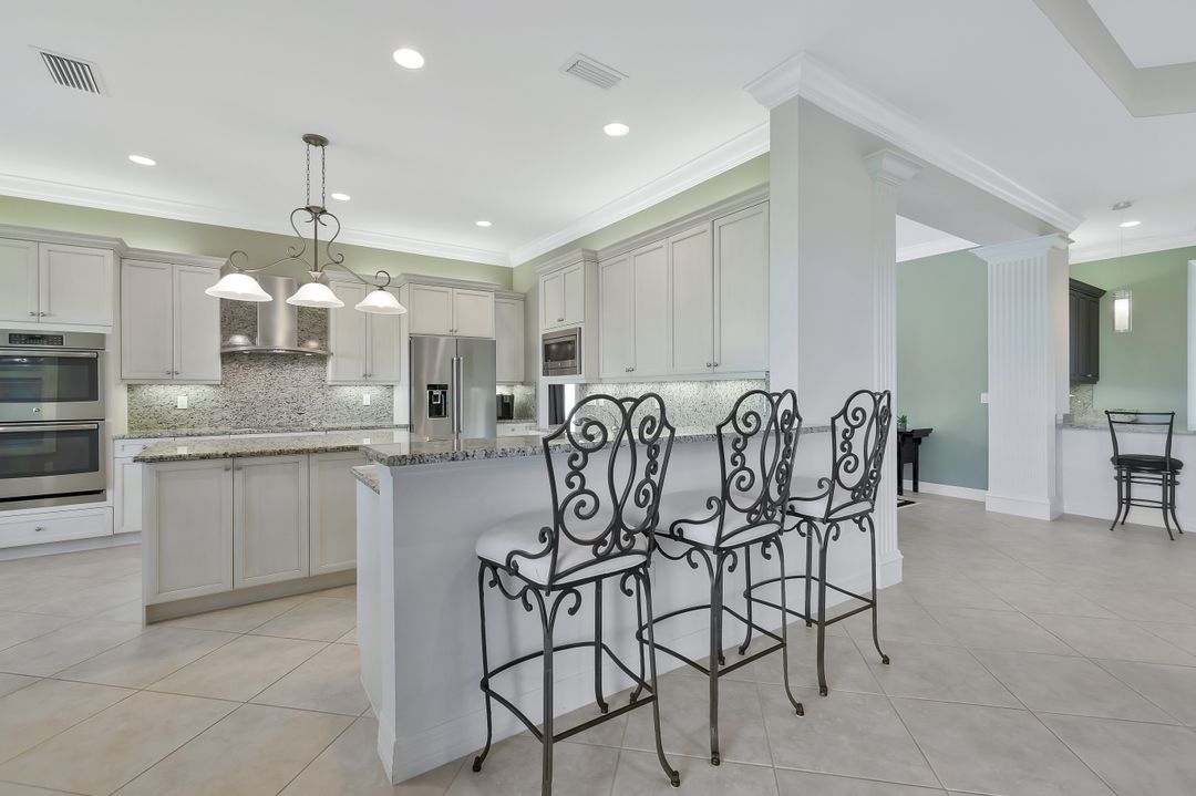 3384 Atlantic Cir, Naples, FL 34119