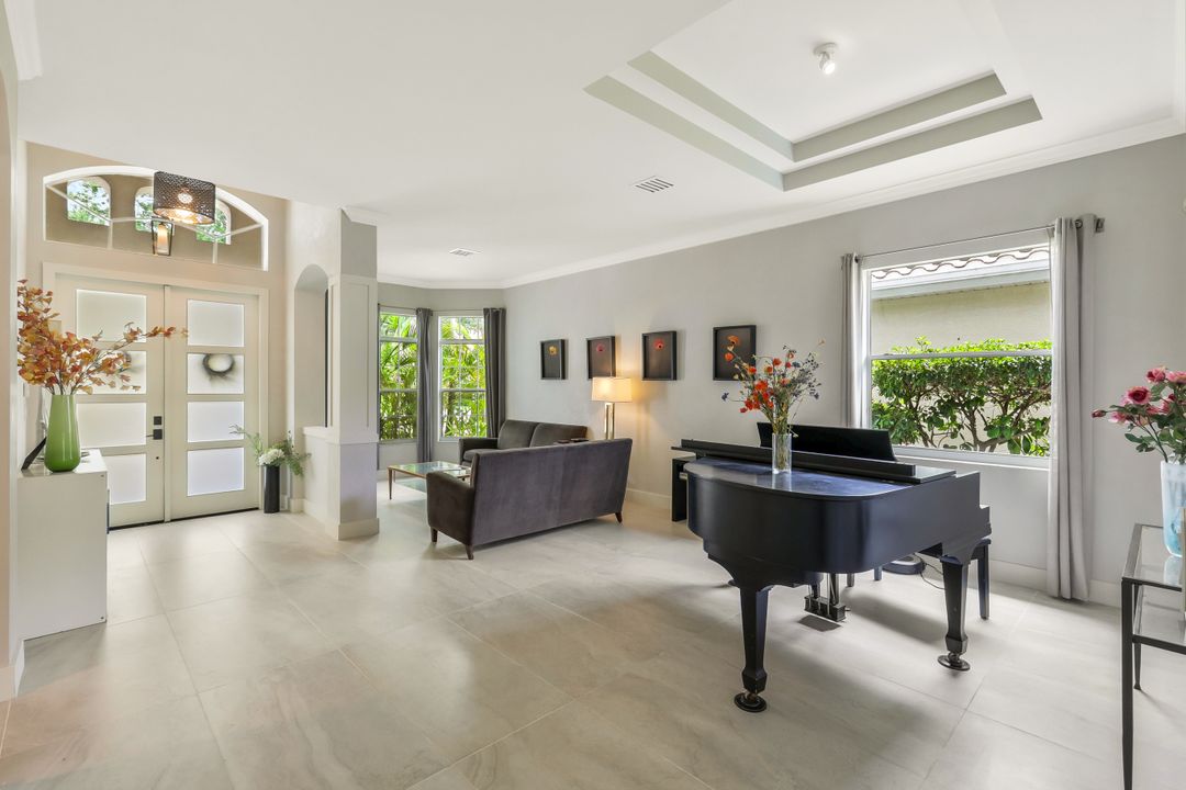 5717 Lago Villaggio Way, Naples, FL 34104