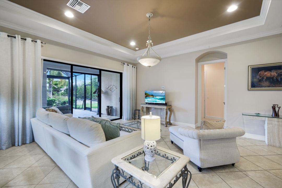 8527 Palacio Terrace N, Naples, FL 34114