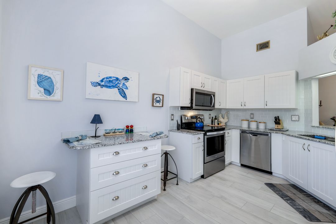 637 Beachwalk Cir #E-203, Naples, FL 34108