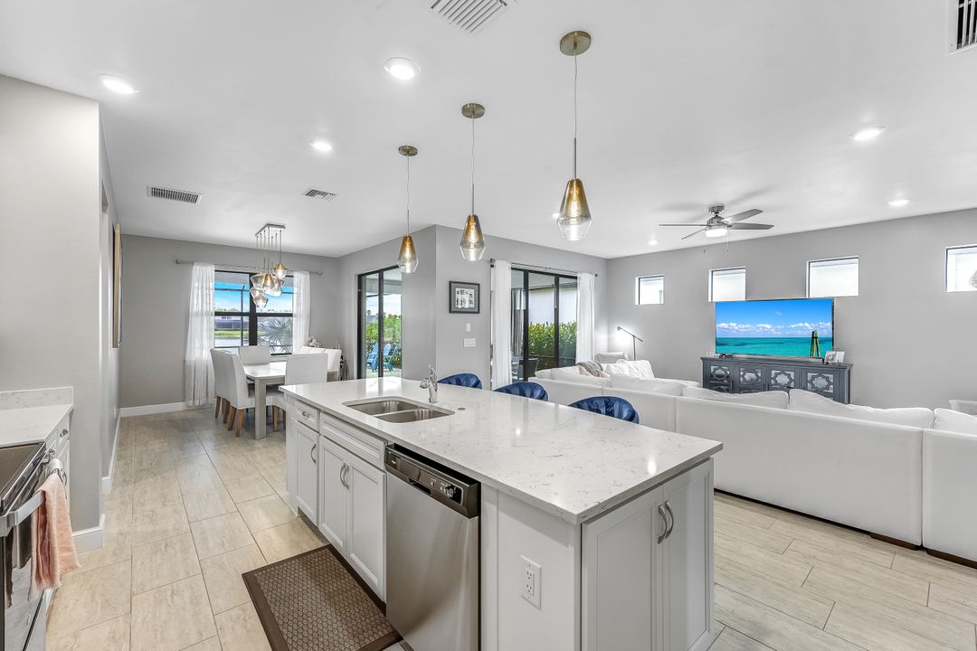 3927 Black Eagle Ln, Fort Myers, FL 33966