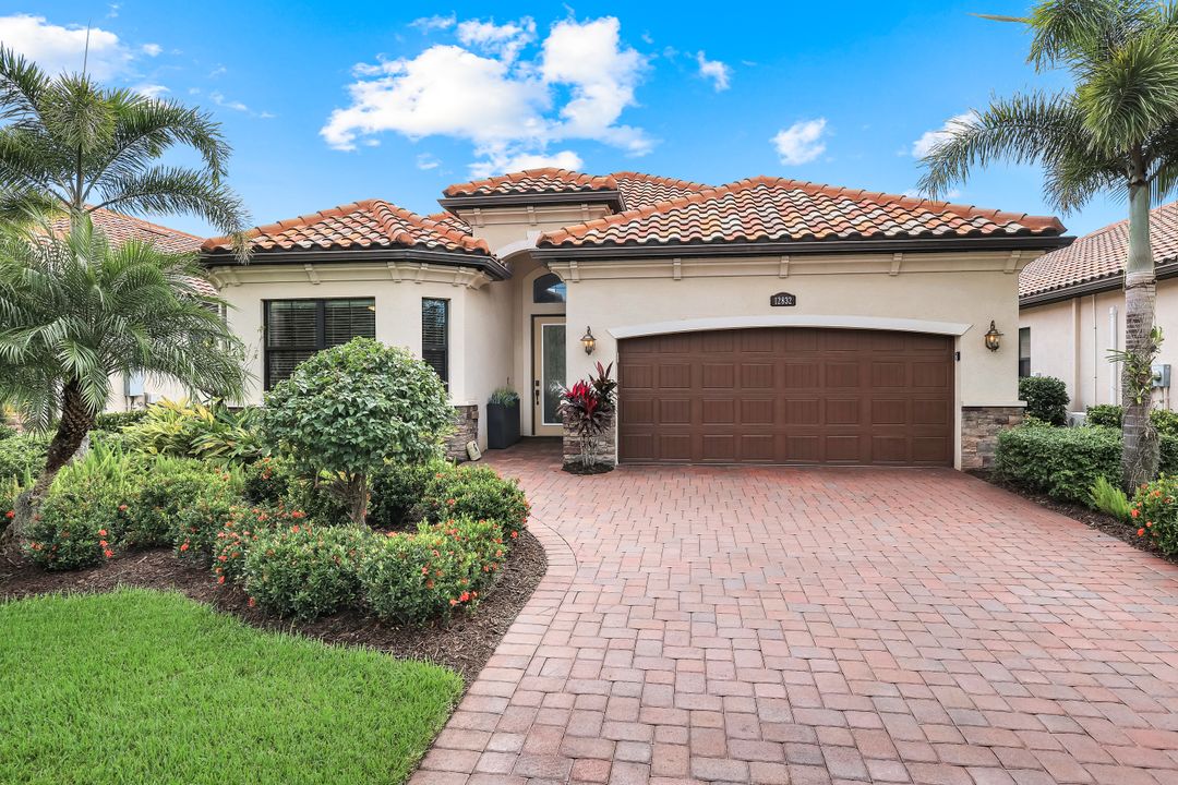 12832 Kinross Ln, Naples, FL 34120