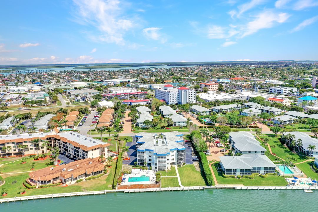 711 W Elkcam Cir #307, Marco Island, FL 34145