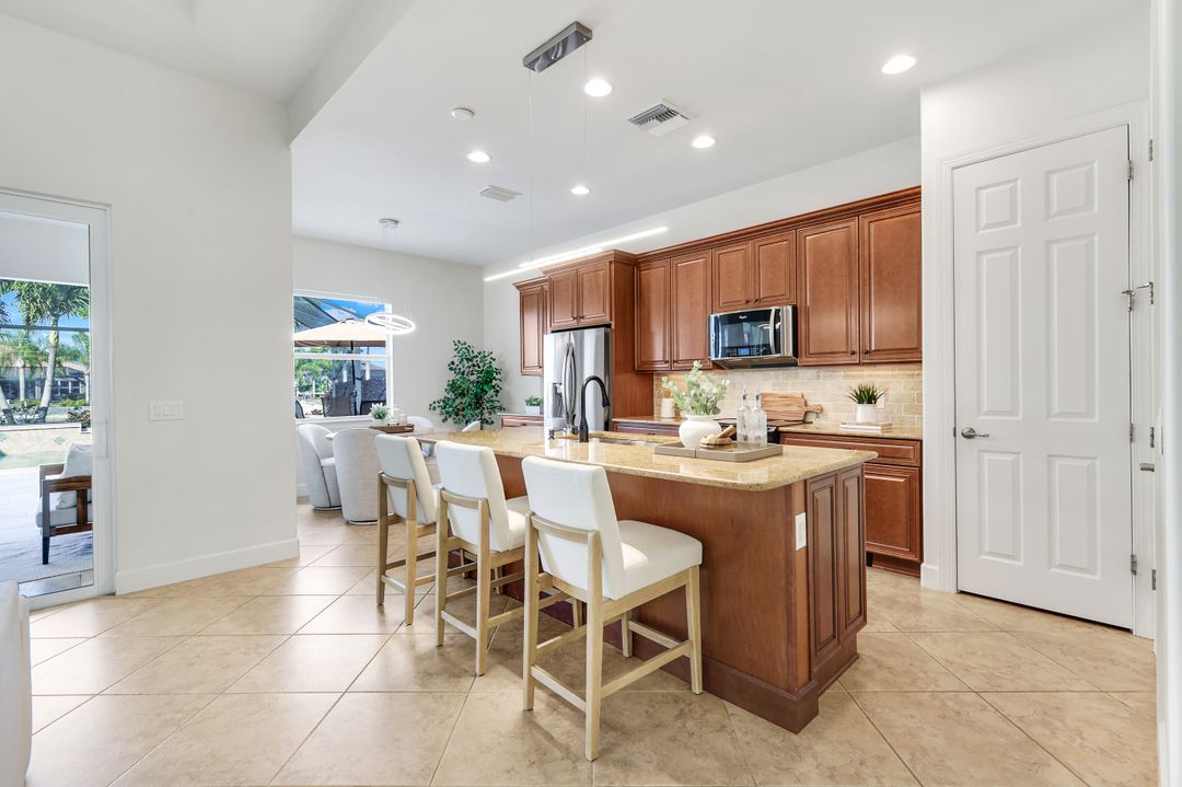 9103 Graphite Cir, Naples, FL 34120