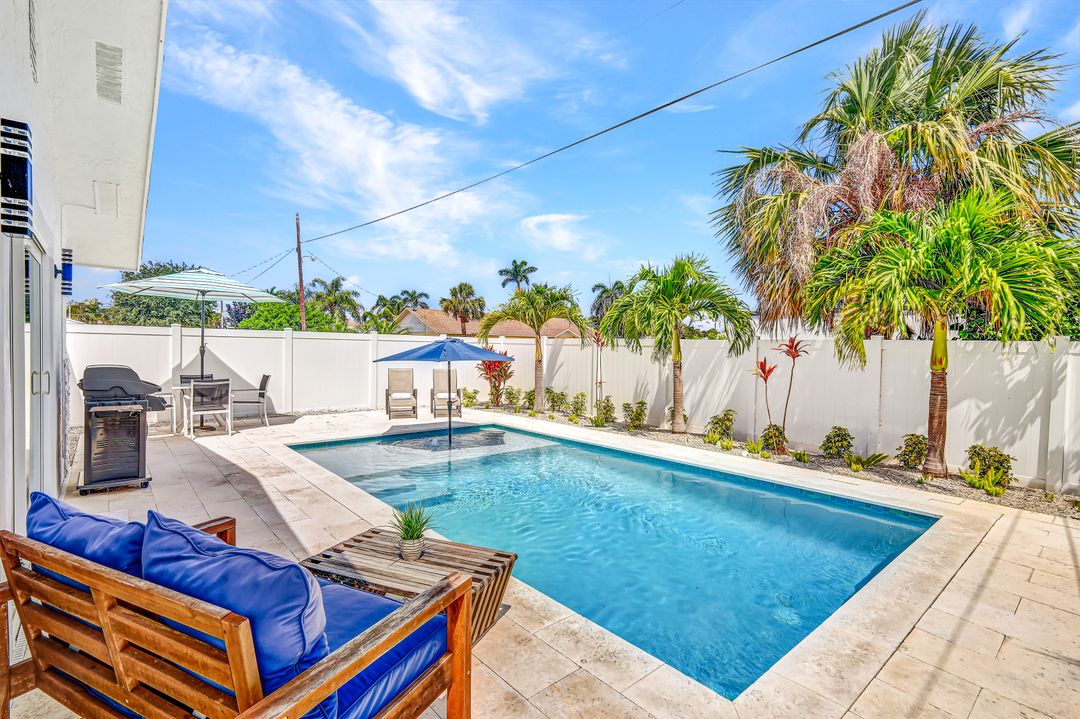 701 93rd Ave N, Naples, FL 34108