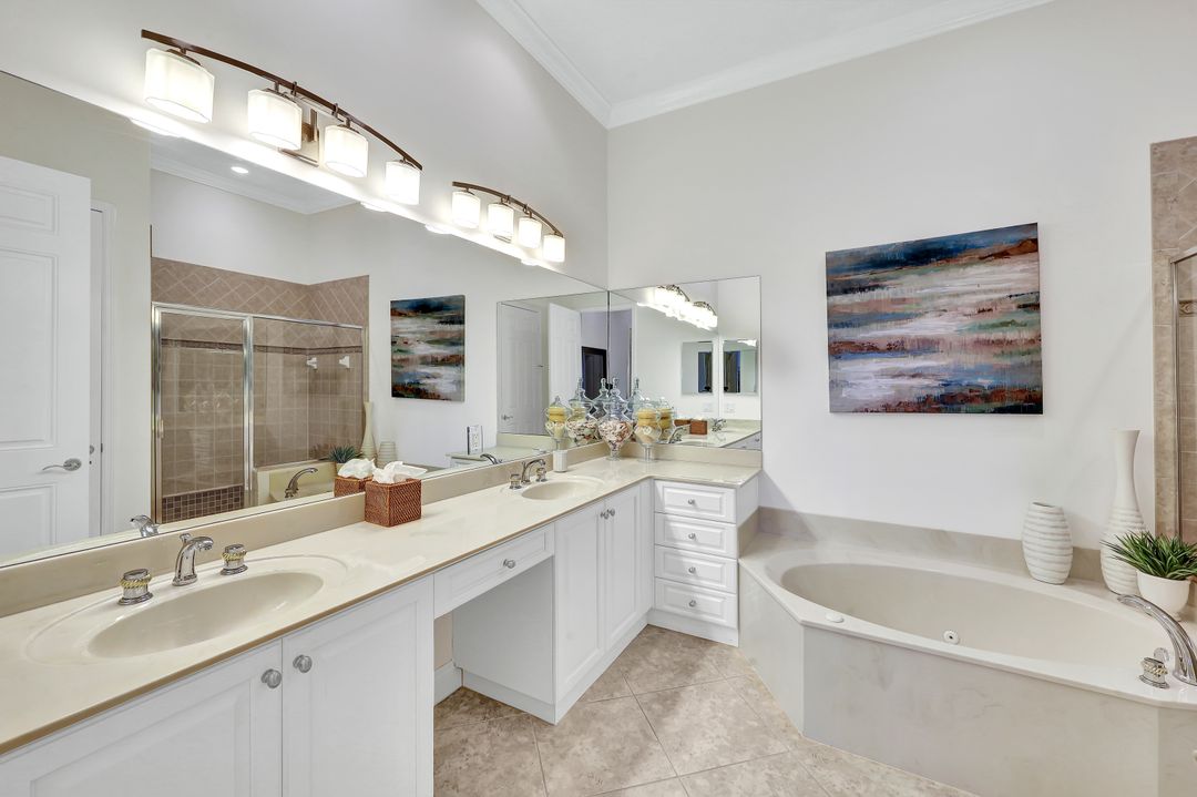 9235 Tesoro Ln #4-202, Naples, FL 34114