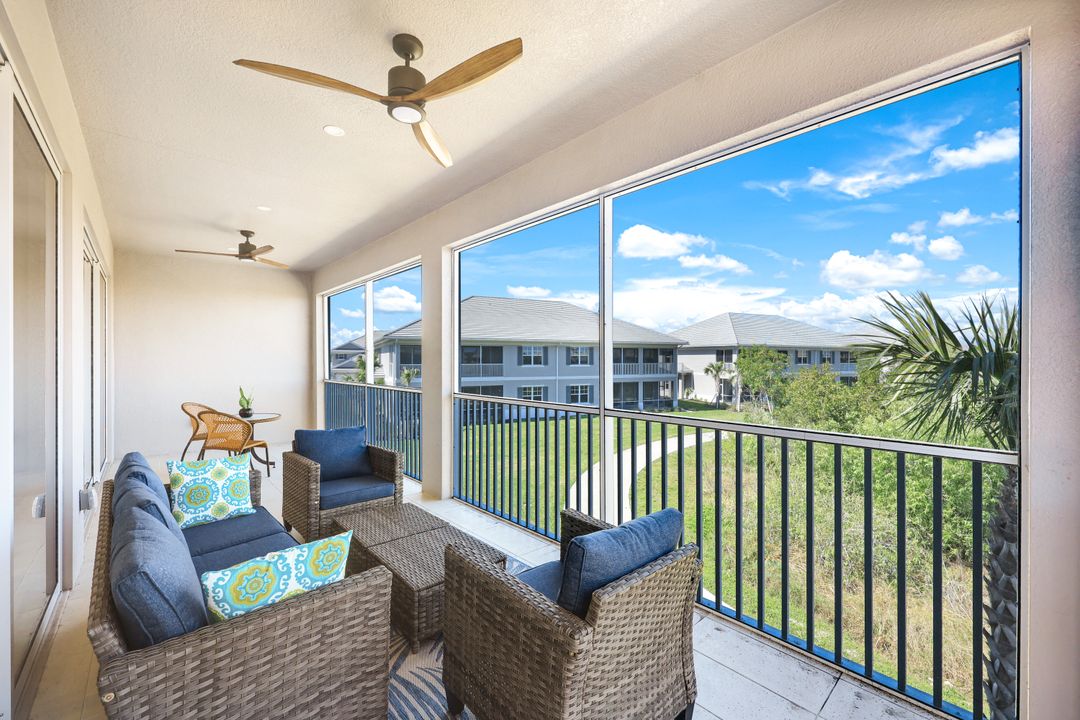 273 Indies Dr E #202, Naples, FL 34114