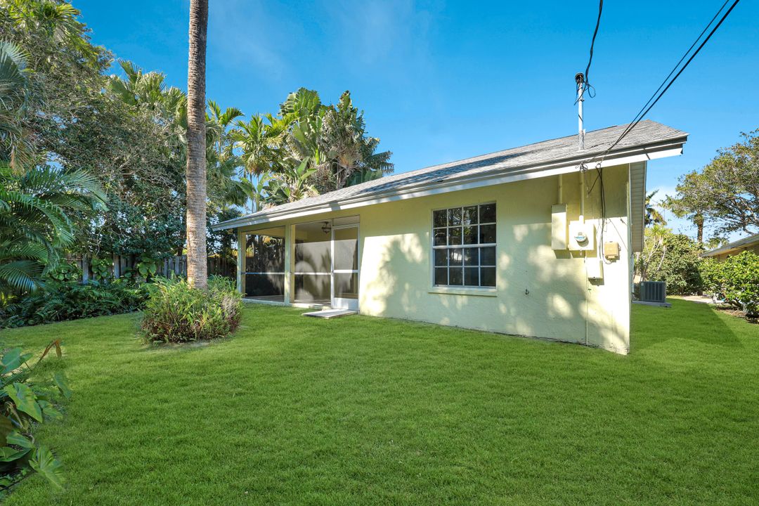 812 102nd Ave N, Naples, FL 34108