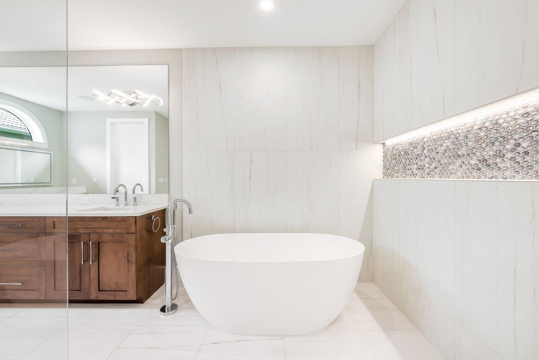 451 Saddlebrook Ln, Naples, FL 34110