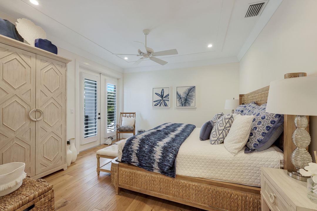 679 Rudder Rd, Naples, FL 34102