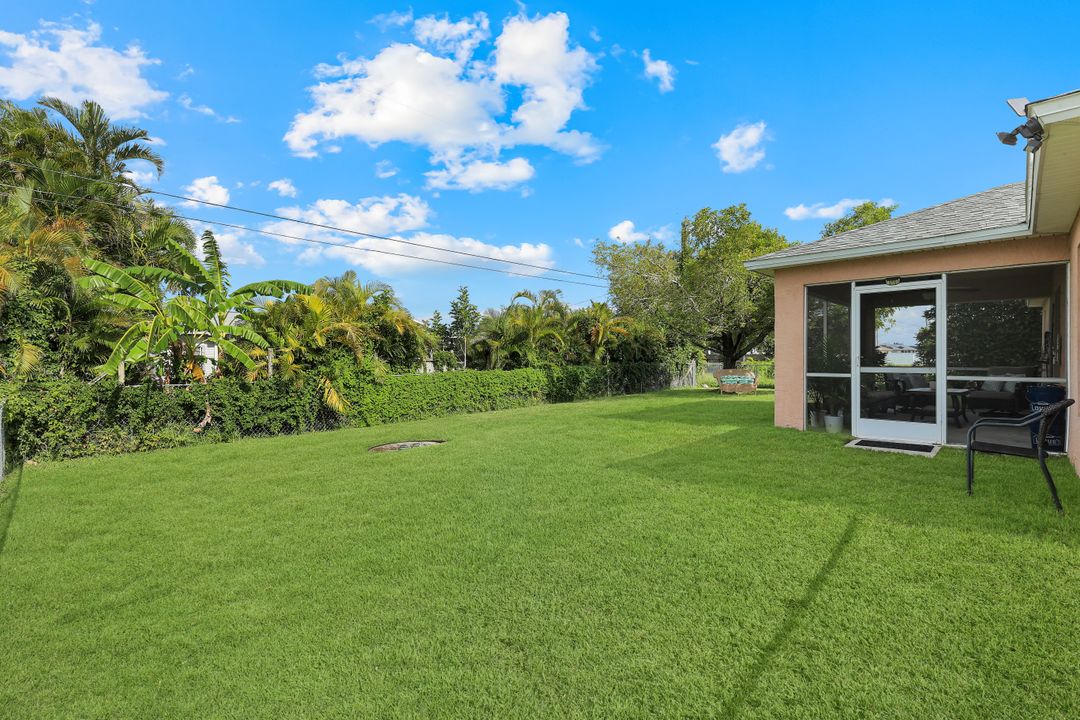 1006 NE 6th Pl, Cape Coral, FL 33909