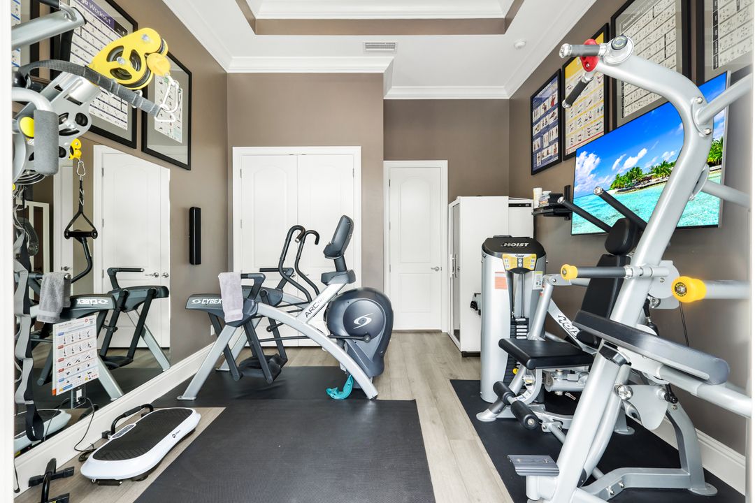 2885 Escada Ct, Naples, FL 34109