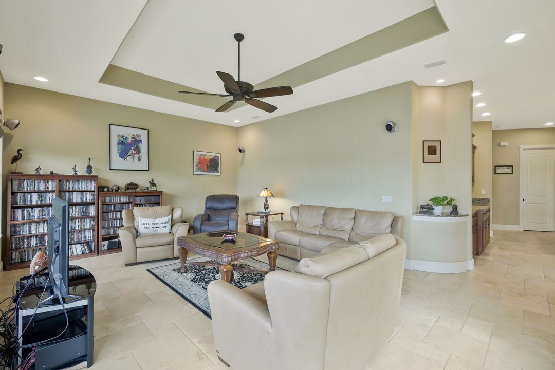 2724 Gleason Pkwy, Cape Coral, FL 33914