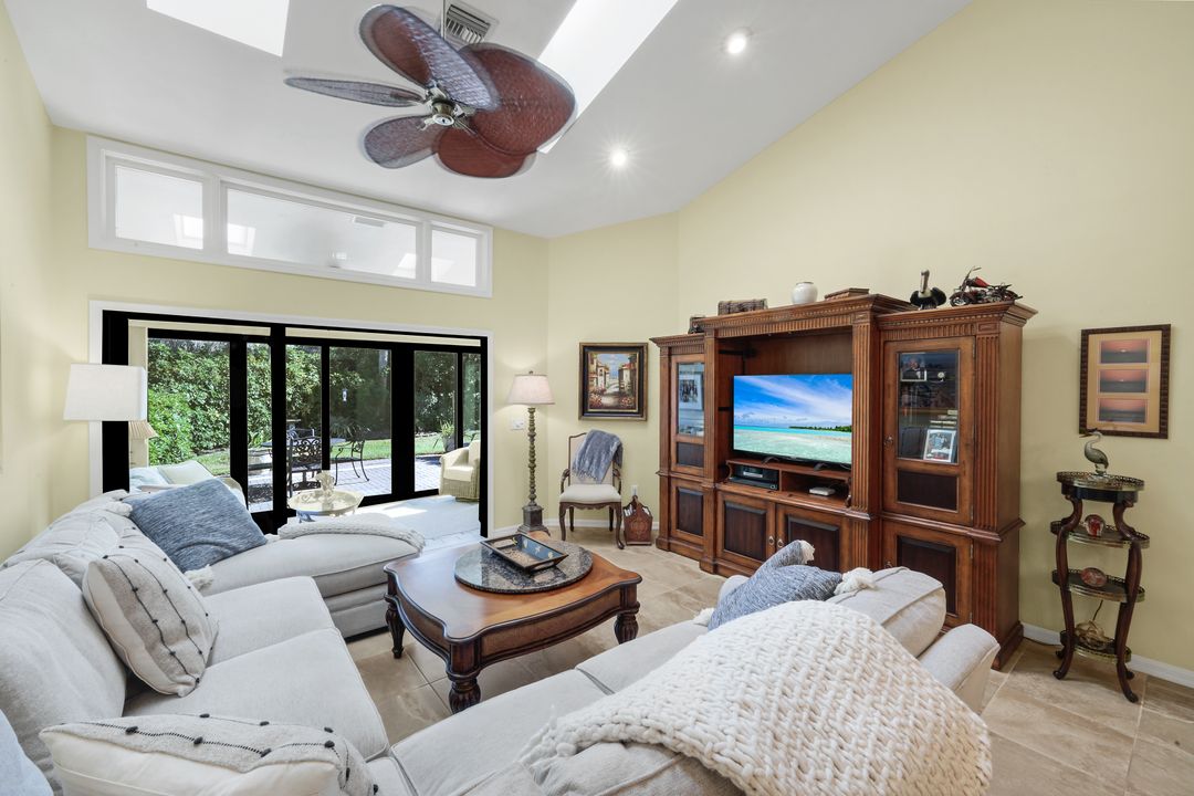 6636 Trident Way, Naples, FL 34108