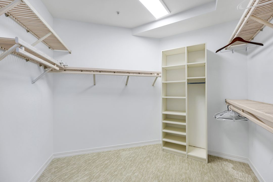 425 Dockside Dr #10, Naples, FL 34110