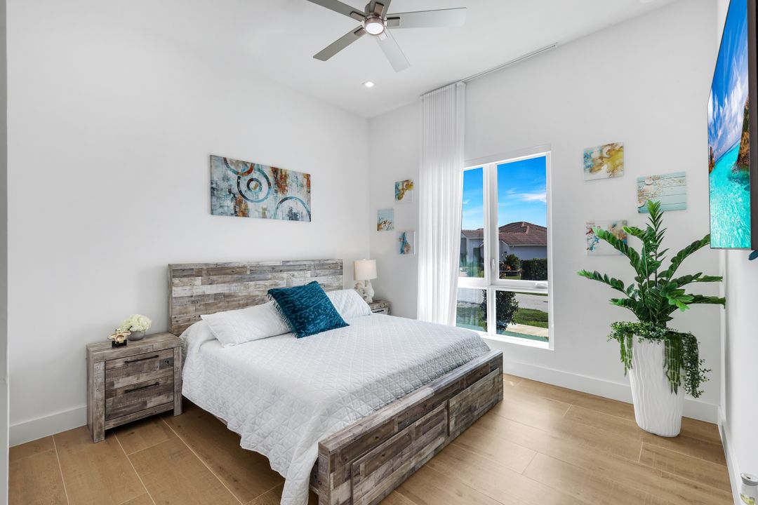 919 Juniper Ct, Marco Island, FL 34145