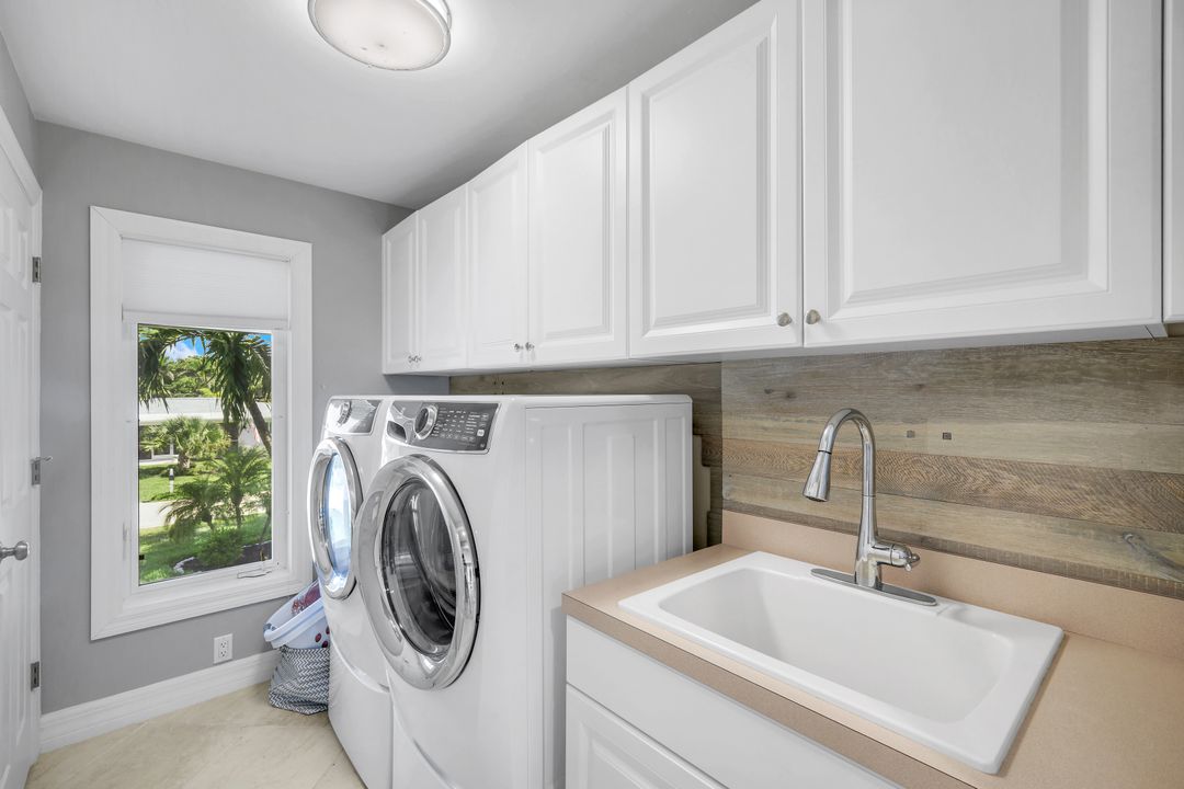 1111 Schooner Pl, Sanibel, FL 33957