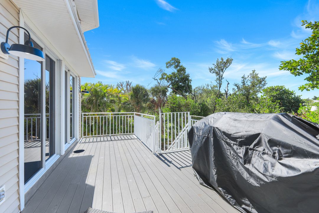 1111 Schooner Pl, Sanibel, FL 33957