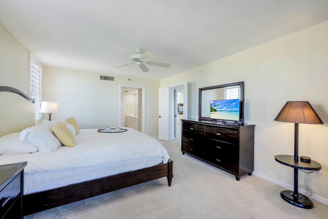 6585 Nicholas Blvd #905, Naples, FL 34108