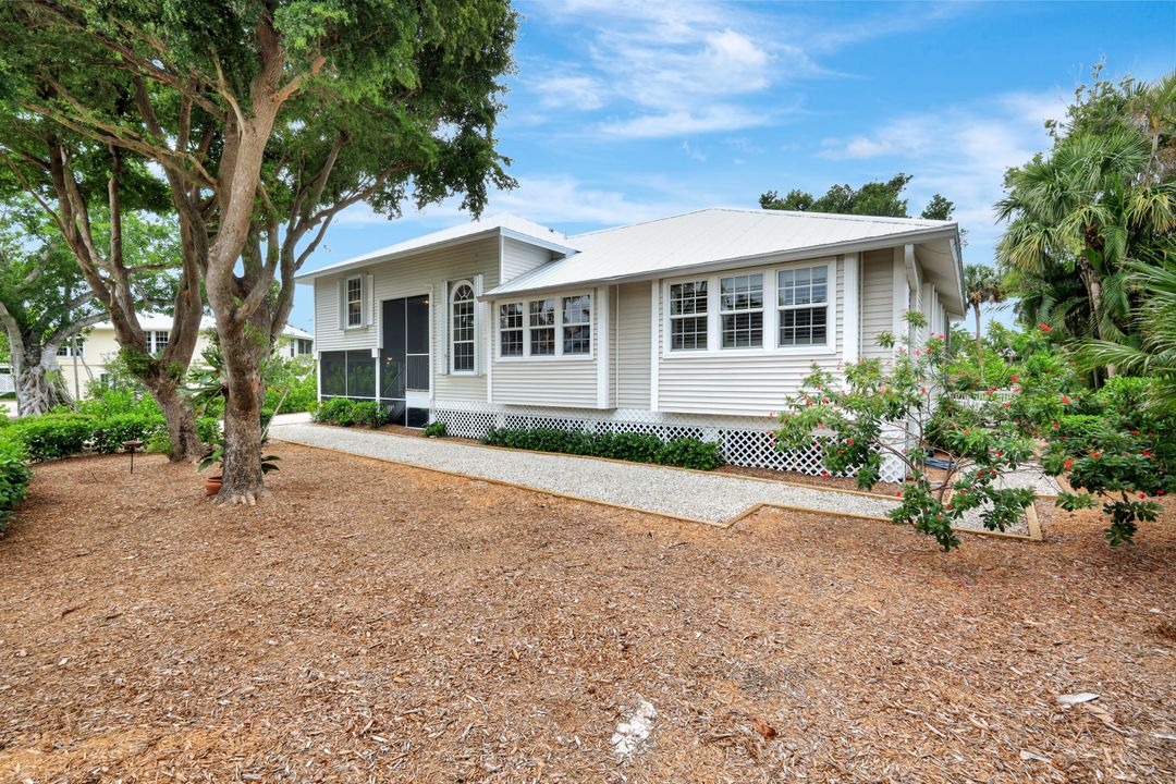 1874 Farm Trail, Sanibel, FL 33957