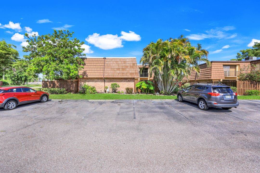 1501 Park Meadows Dr #3, Fort Myers, FL 33907