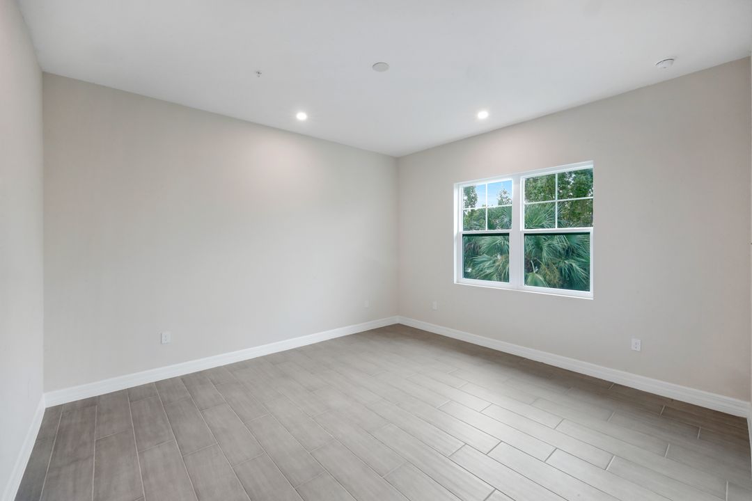 280 Antilles Wy E #101, Naples, FL 34112