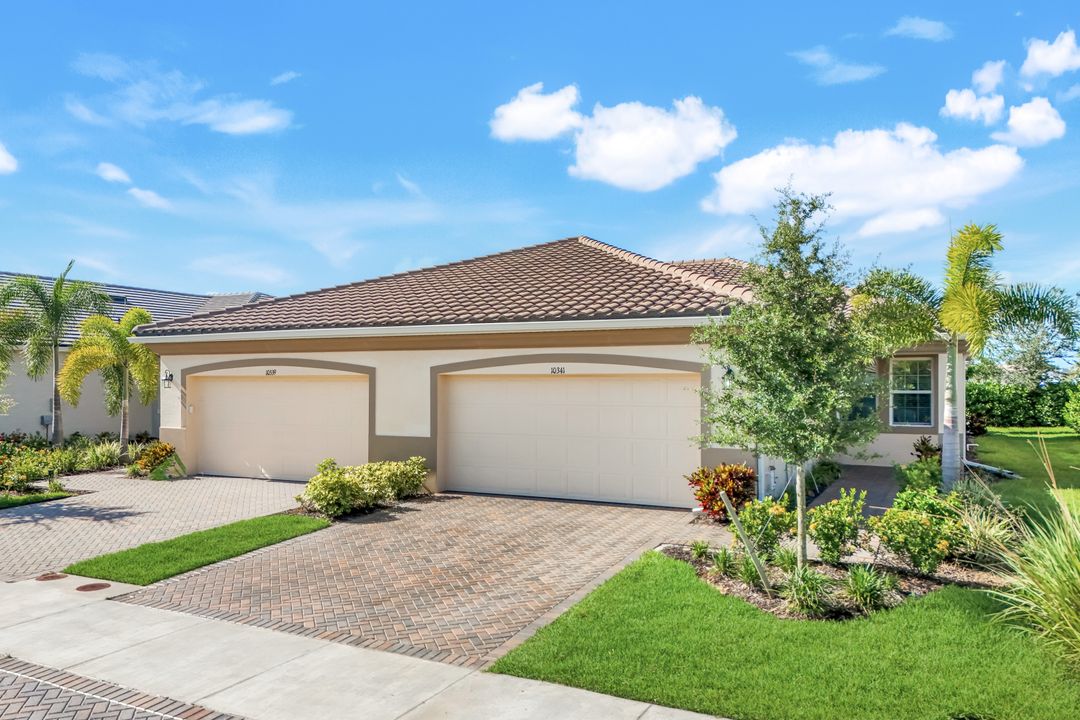 10341 Bonavie Cv Dr, Fort Myers, FL 31570