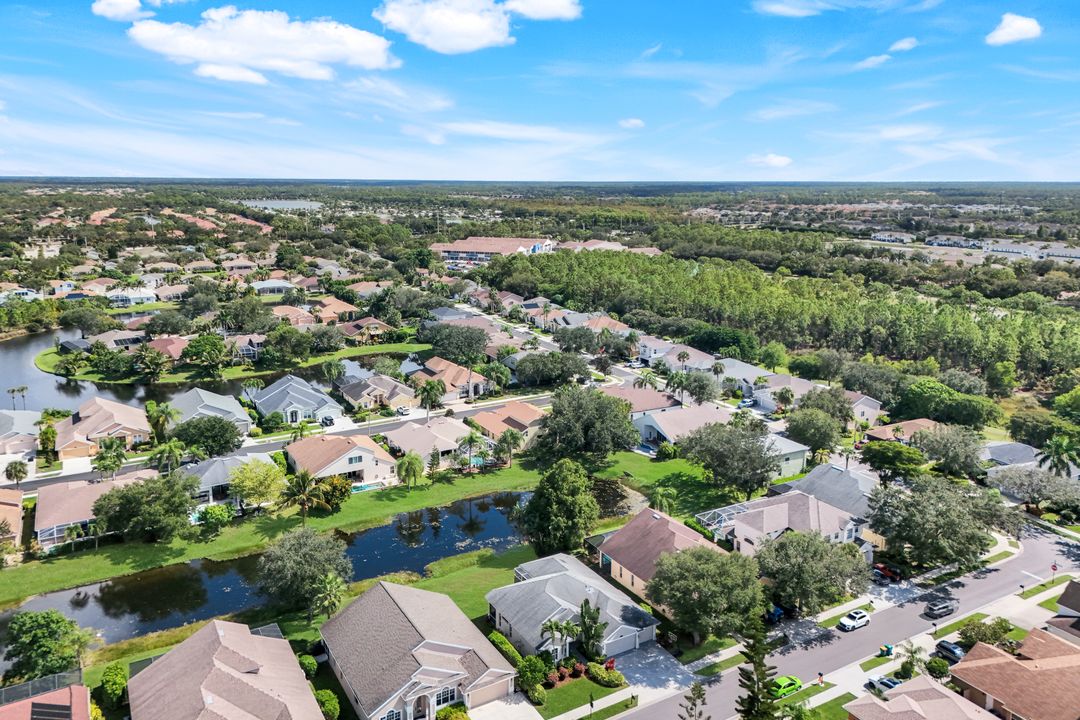 196 Skipping Stone Ln, Naples, FL 34119