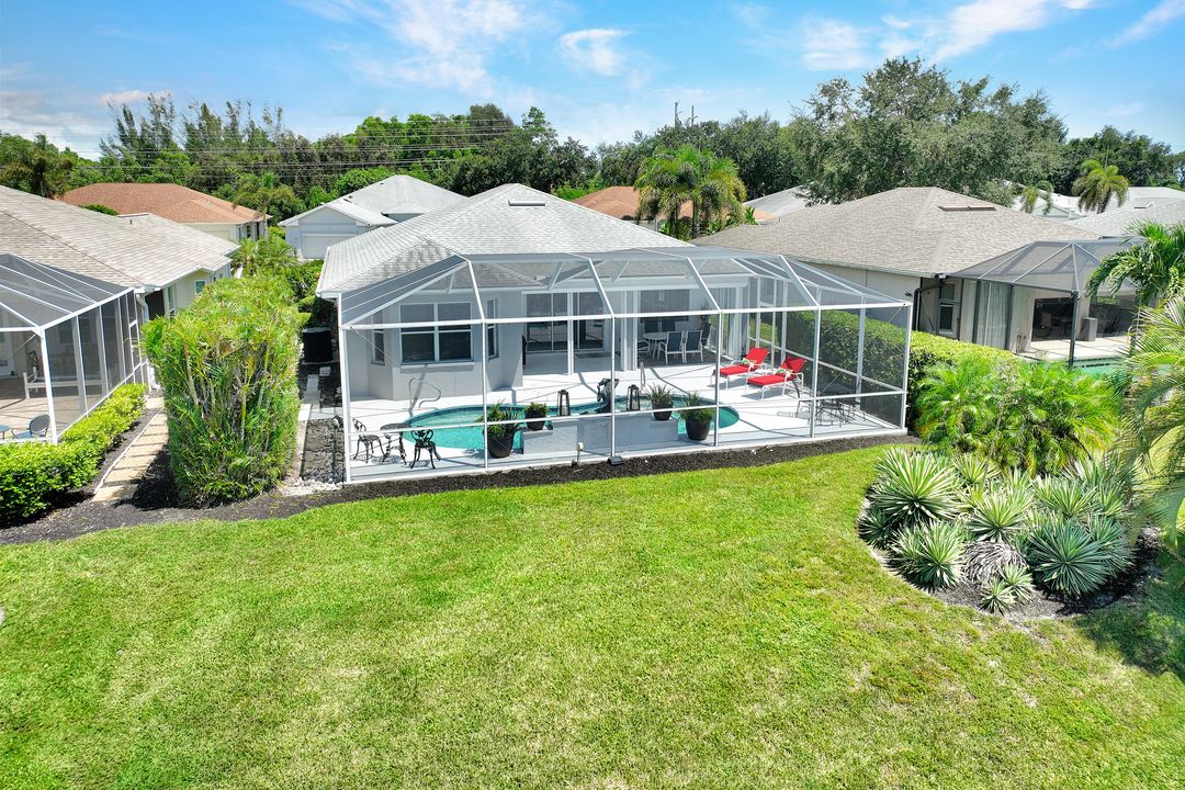 484 Crossfield Cir, Naples, FL 34104