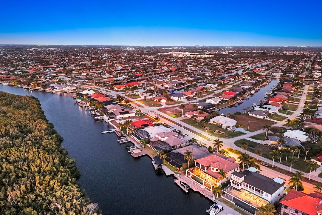 3820 Surfside Blvd, Cape Coral, FL 33914