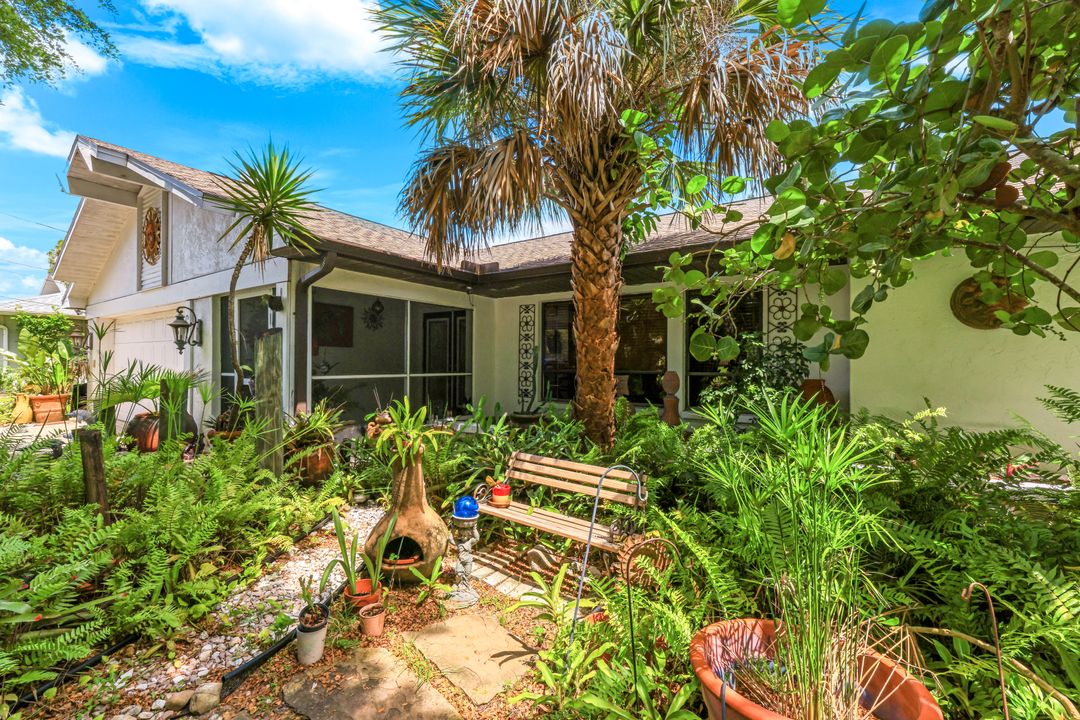 1725 SE 9th Terrace, Cape Coral, FL 33990