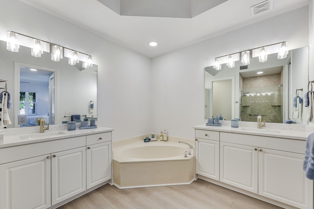 805 Bentwater Cir #104, Naples, FL 34108