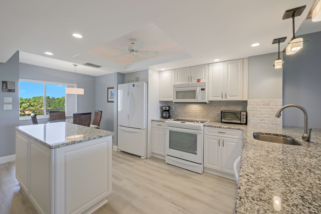 15161 Cedarwood Ln #503, Naples, FL 34110