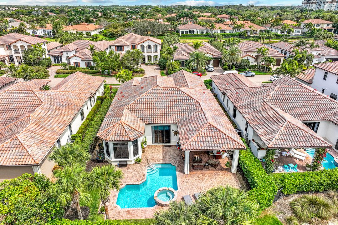 2239 Residence Cir, Naples, FL 34105