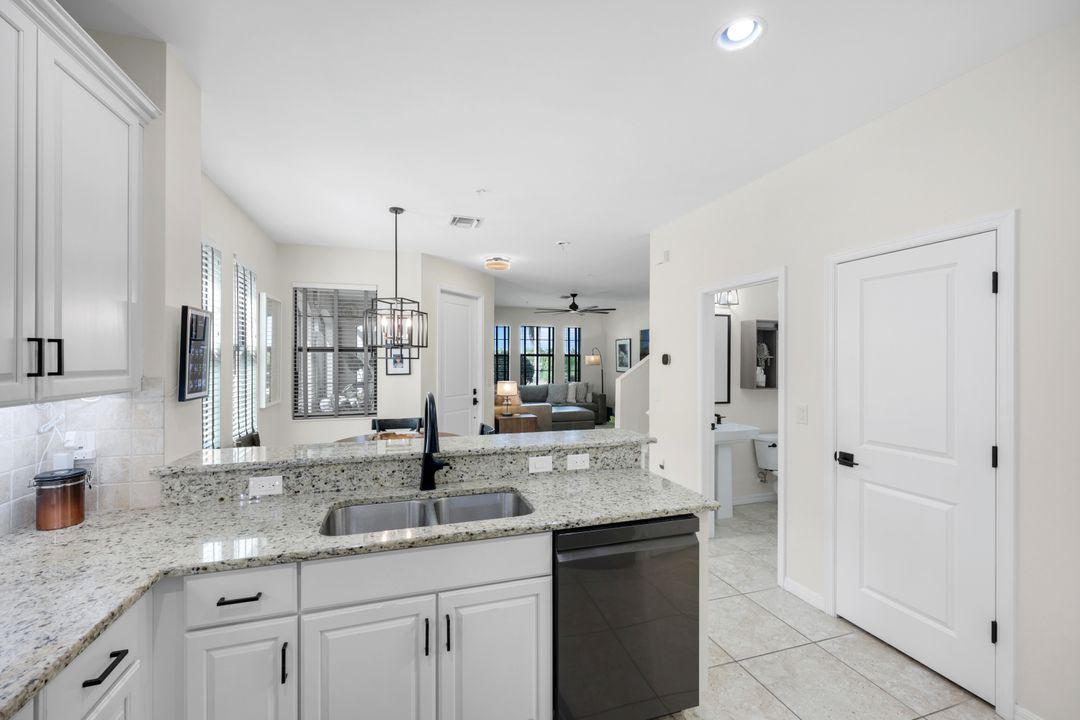 1399 Santiago Cir #1103, Naples, FL 34113