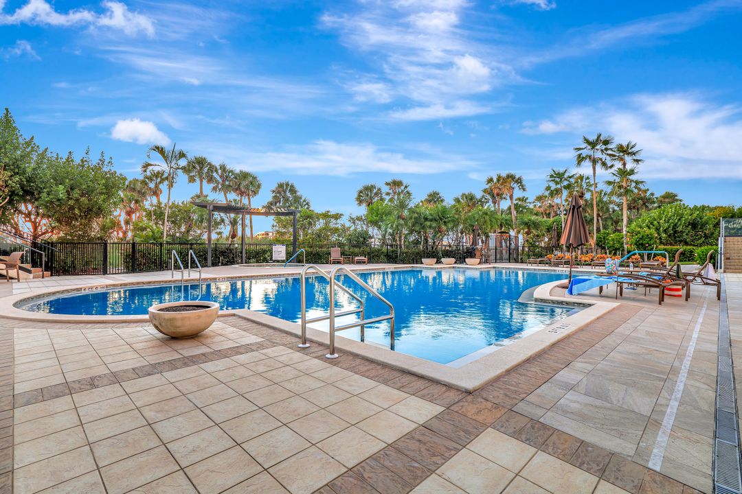 8111 Bay Colony Dr #1102, Naples, FL 34108