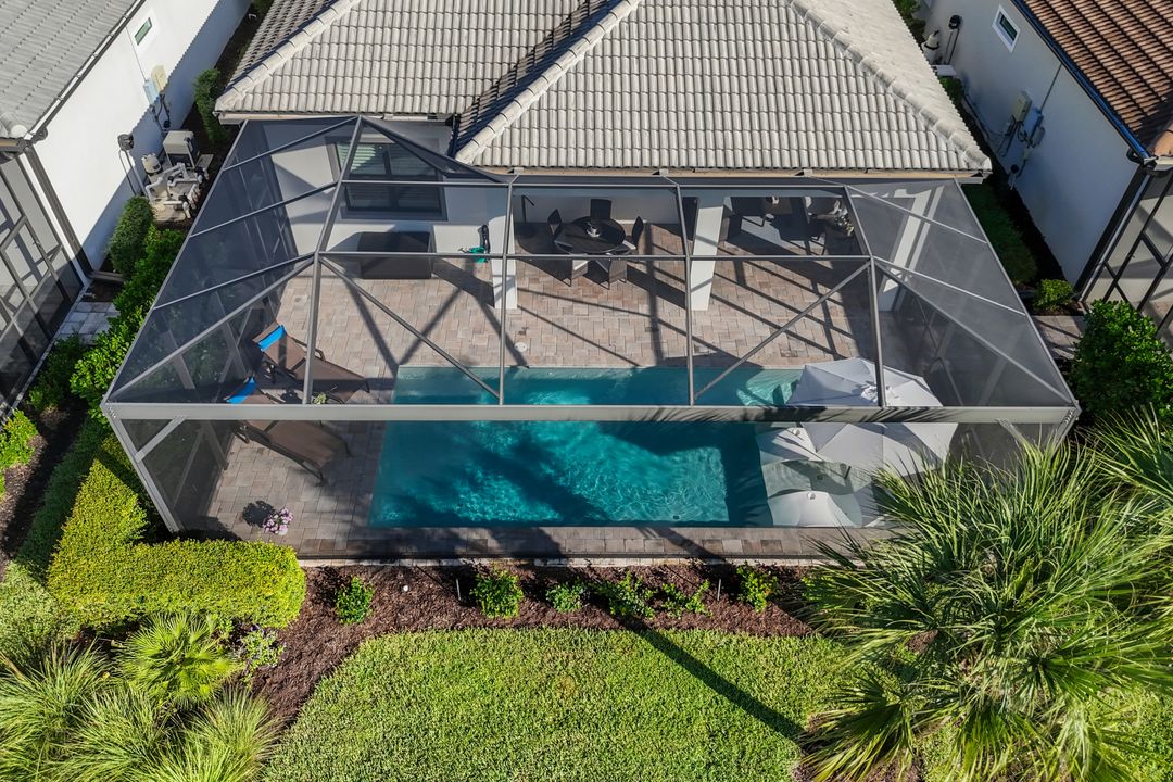 9815 Everglades Dr, Naples, FL 34120