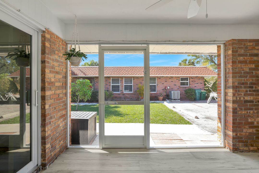 2710 Arbutus St, Naples, FL 34112