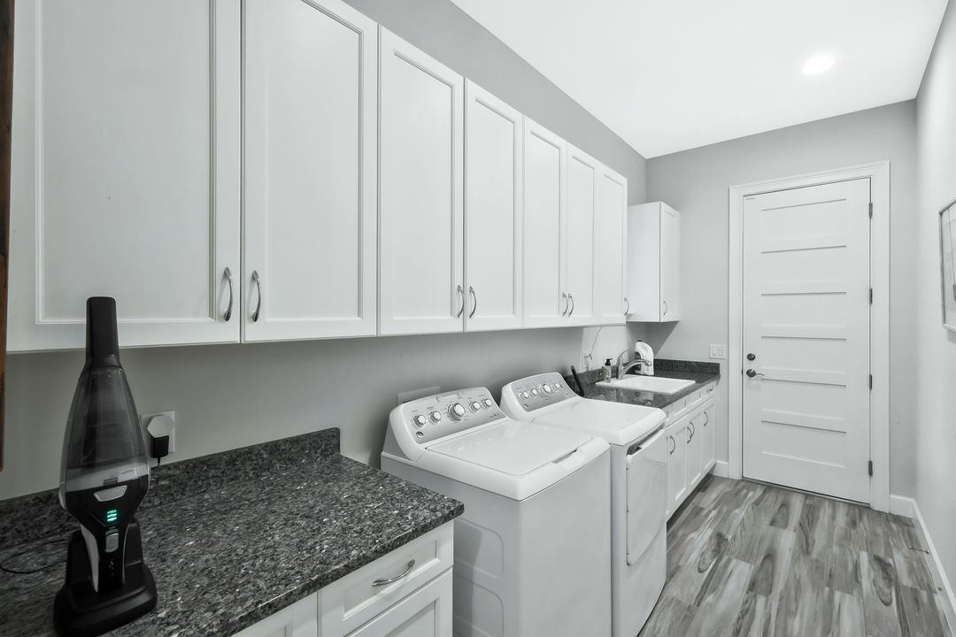 6072 Lucaya Wy, Naples, FL 34112