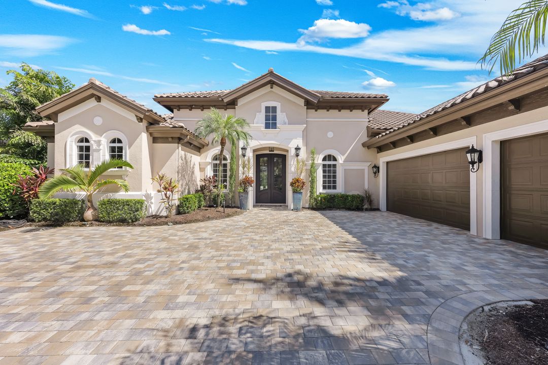 8871 Shenendoah Cir, Naples, FL 34113